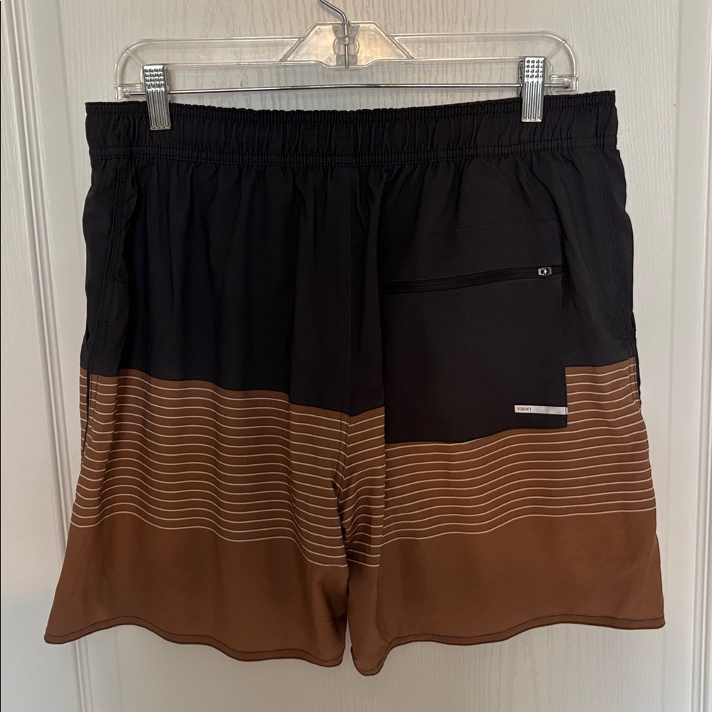 Vuori Men’s Black and Tan Trail Shorts - Picture 2 of 3